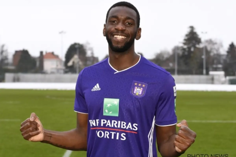 Yannick Bolasie is geen diepe spits, zocht Anderlecht nu wél of niet naar een '9'? Rutten en Arnesen reageren gevat