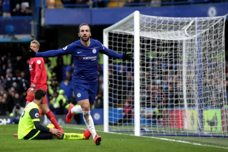 Chelsea, Juventus of AS Roma? Broer en makelaar schept duidelijkheid over toekomst Higuain