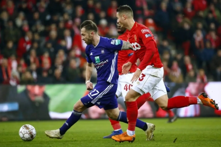 Analist legt de vinger op de paars-witte wonde