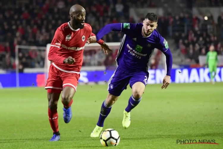 Elias Cobbaut laat zich uit over zijn voetbalhelden: "Dat ik jaren later nog met hem mocht samenspelen, was super!"