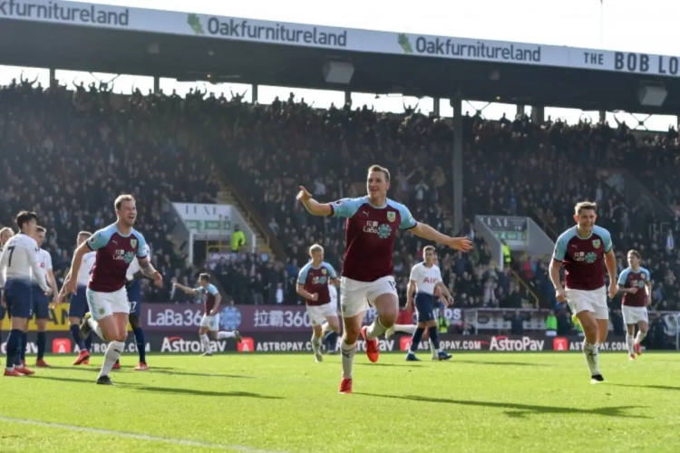 📷 Mooi: Burnley-fan met Parkinson gaat viraal met advertentie in krant!