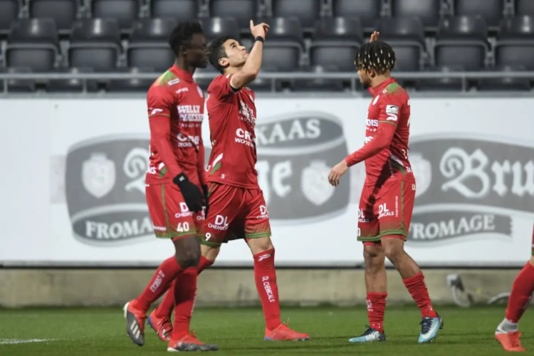 Meervoudig topschutter op terugweg naar JPL? Drie clubs tonen interesse, maar er lijkt maar één optie