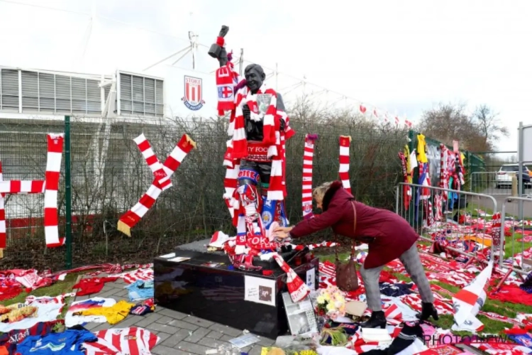 ? Mooie uitvaart voor Gordon Banks: keepers dragen de kist