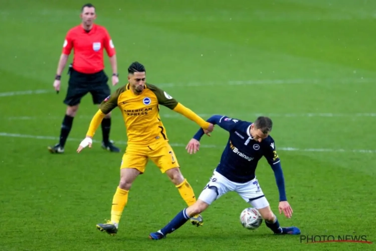 🎥 Schrijnend: supporters Engelse tweedeklasser jouwen eigen spelers uit bij knieval voor Black Live Matters