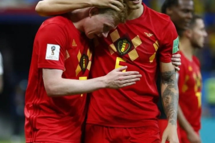 🎥 Dit is hoe De Bruyne en Witsel de zege tegen Rusland beleefden achter de coulissen