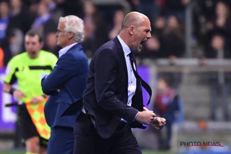 Clement haalt loftrompet boven na uithaal tegen Anderlecht