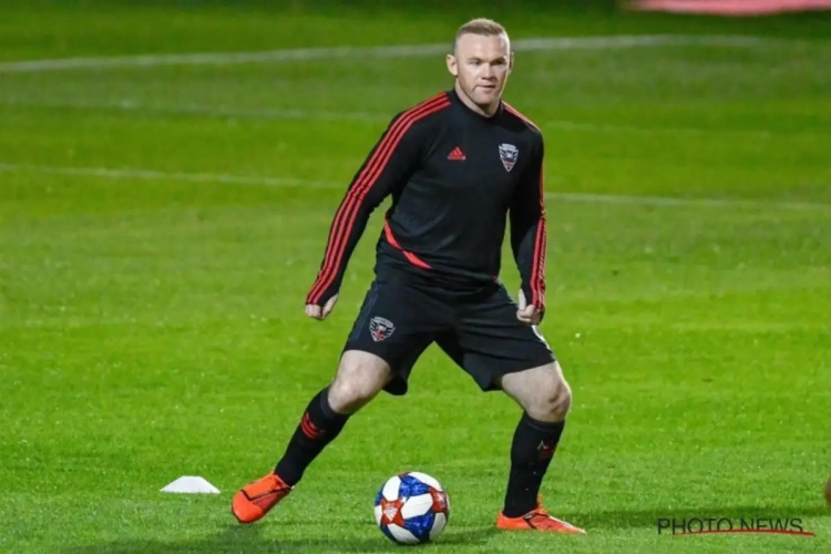 🎥 Rooney krijgt rood voor schandalige tackle