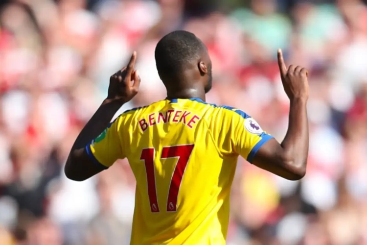 Benteke op zoek naar vertrouwen voor het EK, 'Engelse topclub bereid om hem een handje te helpen'