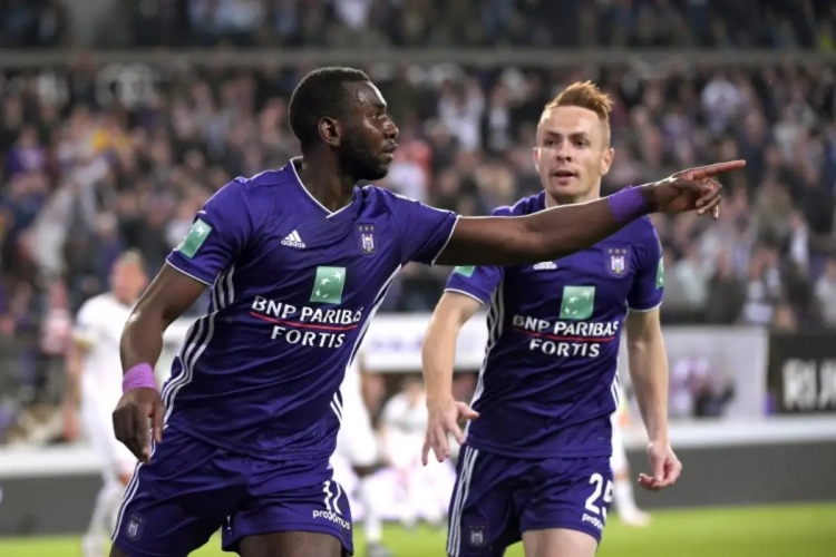 OFFICIEEL: verschillende spelers, waaronder ex-speler Anderlecht, vertrekken bij Everton