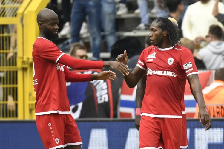 Stuurt bad boy zijn kat naar eerste training Antwerp? 