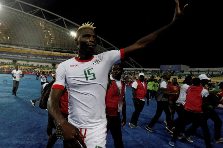 Ex-spits van Lokeren zit na een 'reis rond de wereld' al aan zijn 22ste (!) club