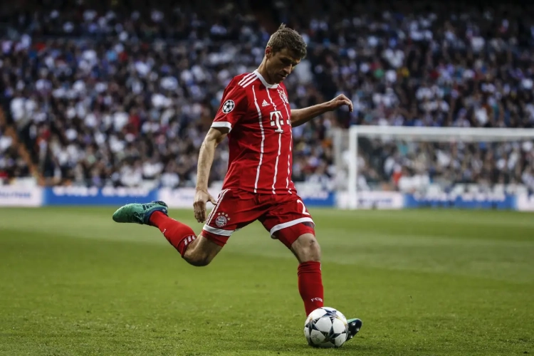 'Müller kondigt aan dat het tijd is om te vertrekken en krijgt al meteen aanbod van grootmacht (mét Rode Duivel) in de bus'