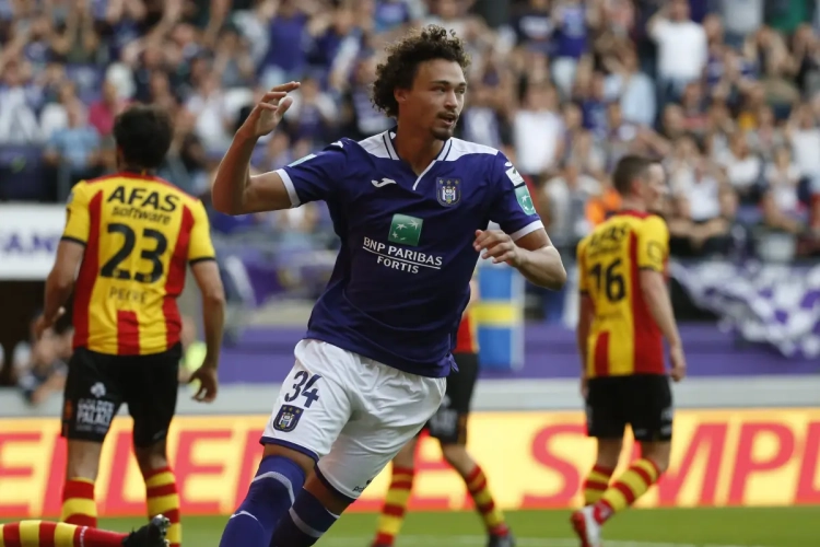 Vier jaar na zijn vertrek bij Anderlecht wordt hij nog steeds achtervolgd door pech: "Niemand durft hem te kopen"