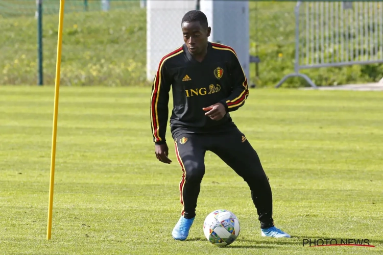 Mbuyu kreeg de schuld voor vertrek goudhaantje Lokeren: "Ik heb hem niet naar Gent geduwd hé"