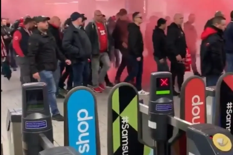 🎥 Standard-fans leggen Kings Cross plat met rookbommen