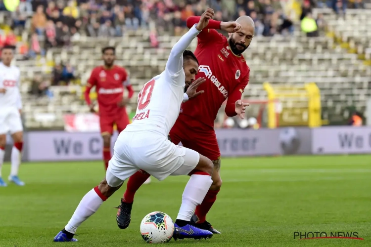 Nerveuze clash om de tweede plaats tussen Antwerp en Standard levert veel goals en hete standjes, maar geen winnaar op