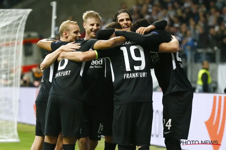 Bayern krijgt al vroeg rood en gaat met zware cijfers onderuit bij Eintracht Frankfurt 