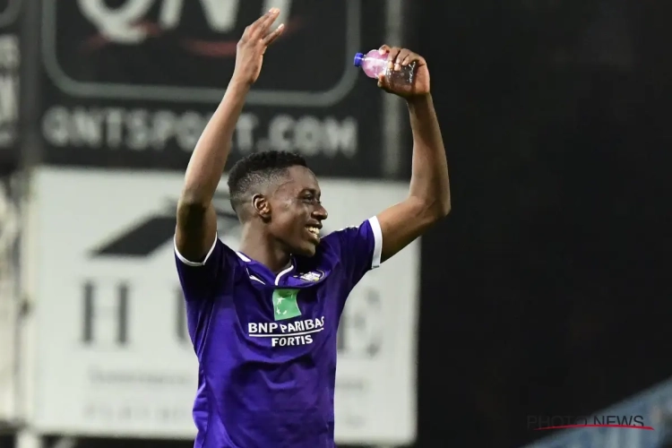 Sambi Lokonga over zijn contractverlenging van één jaar bij Anderlecht: "Ik wil naar mijn waarde betaald worden"