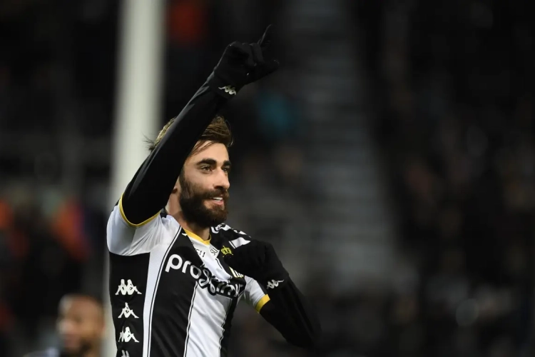 Mehdi Bayat ziet in één speler de waarde van zijn club: "Hij straalt uit waar Charleroi voor staat"