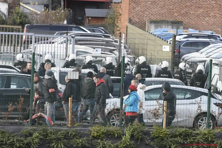 Anderlecht-fans beleven horrornamiddag in Luik: "We zijn behandeld als criminelen"