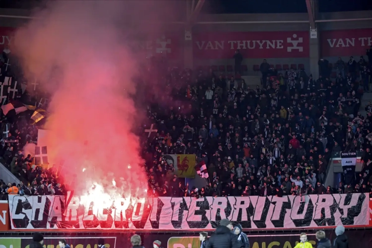 Uitsupporters maken indruk in Regenboogstadion: "Zoals we van hen gewend zijn"