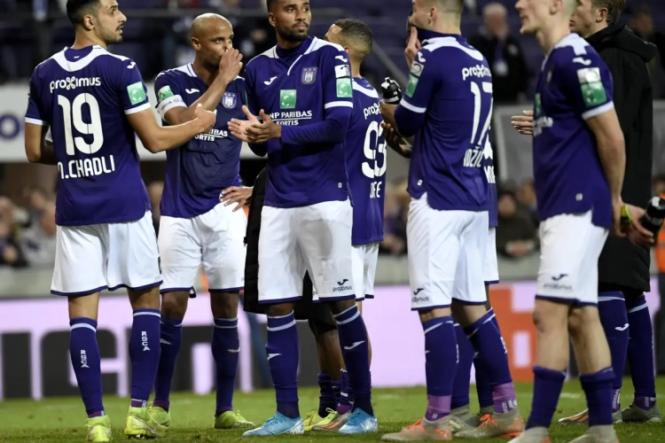 Anderlecht trainde op Kerstmis om 19u en miste twee belangrijke spelers: "Ziek, we zullen vandaag zien"