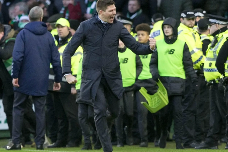 Gerrard en Rangers winnen Old Firm en gooien Schotse titelstrijd opnieuw helemaal open