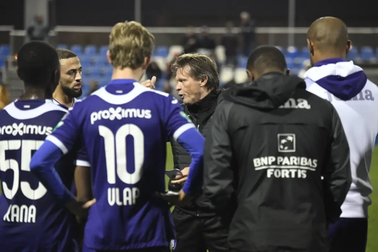 Puzzelwerk bij Anderlecht: amper veertien spelers en niet één spits op training donderdag - "We kunnen ook Makarenko in de spits zetten"