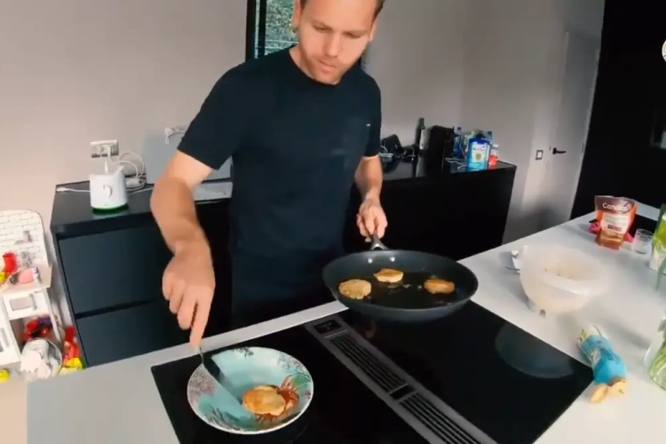 🎥 #WeNeverLockAlone met Roos America: Club Bruggefans in Gents ziekenhuis, Ruud 'Henny Huisman' Vormer en zingende kindjes