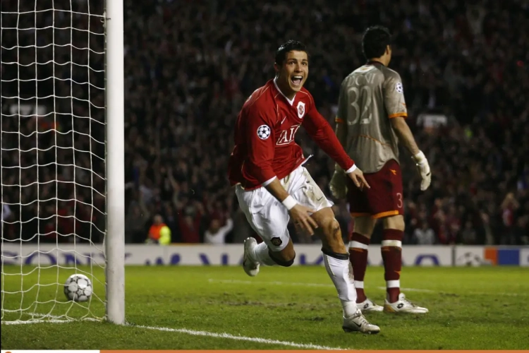 🎥  Cristiano Ronaldo voor het eerst terug op Old Trafford: "I'm home!" 