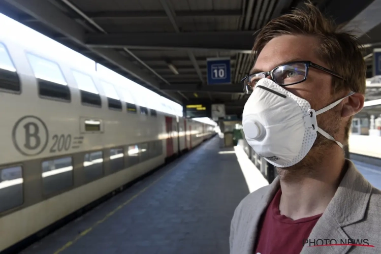 Voetballen met mondmaskers? "Niet realistisch, die zijn daar niet voor gemaakt!"