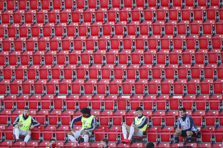 🎥 Social distancing tijdens een voetbalwedstrijd onmogelijk? Niet volgens deze Duitsers