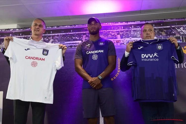 Anderlecht gaat in de fout op zijn nieuwe truitjes met verkeerde logo