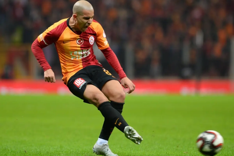🎥 Gemoederen in Turkse clash geraken oververhit, Feghouli deelt schandalige karatetrap uit