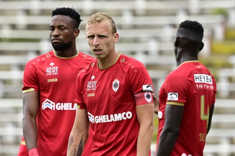 Publiekslieveling wil carrière bij Antwerp afsluiten: "Maar als we zo blijven groeien, komt er misschien een dag dat ik hier niet meer mee kan"