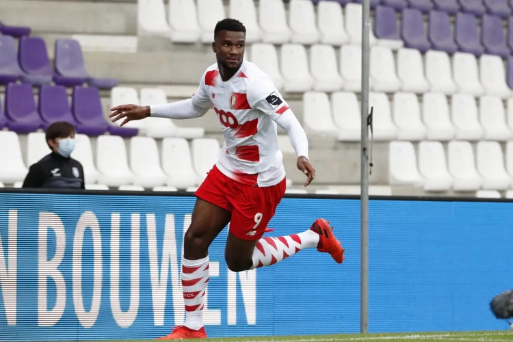 OFFICIEEL: Obbi Oulare verlaat Standard en gaat (opnieuw) in Engeland voetballen