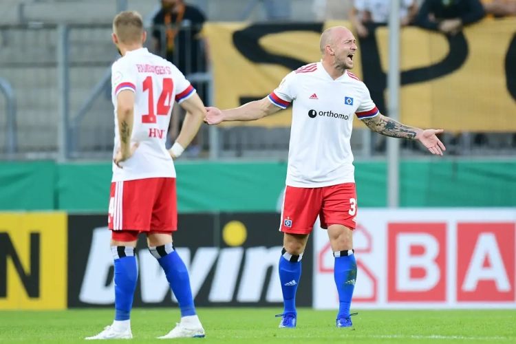 🎥 Na het geknok in de tribune leggen Hamburg-speler en Dresden-fan het telefonisch bij