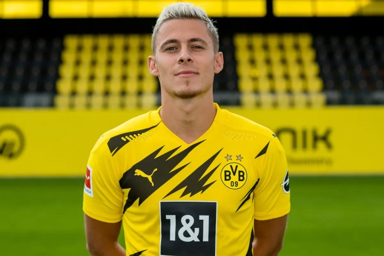 Thorgan Hazard moet veld na kwartier al geblesseerd verlaten