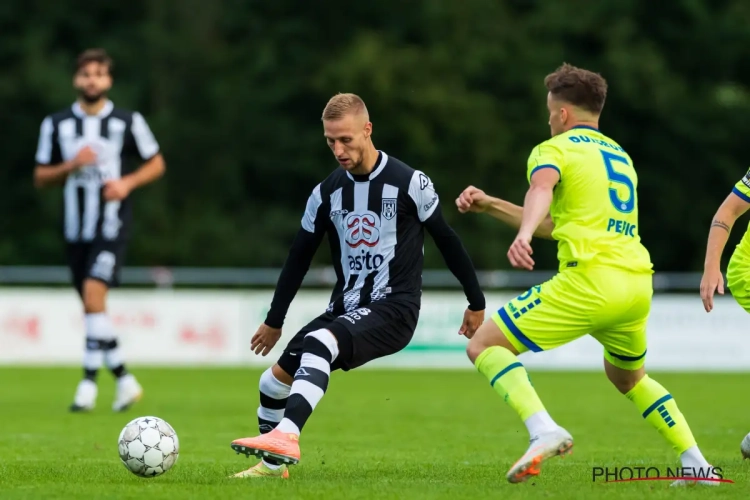 "Ik speel niet mee trainer": Eredivisionist heeft het helemaal verkorven bij zijn club na vreemd berichtje