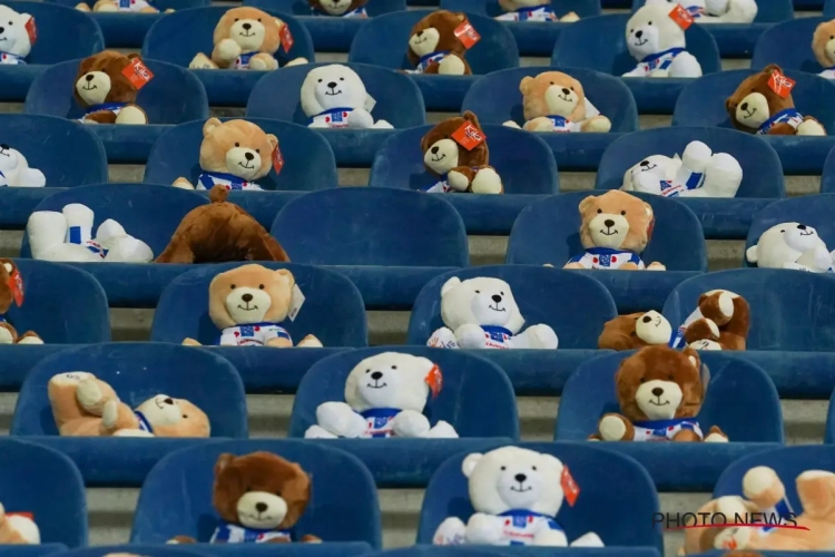 📷 Een van de mooiste beelden van het voorbije voetbalweekend: 15.000 teddyberen in de tribune om kinderen met kanker te helpen