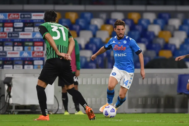 🎥 Dries Mertens brengt een laatste hommage aan Diego Maradona in de straten van Napels