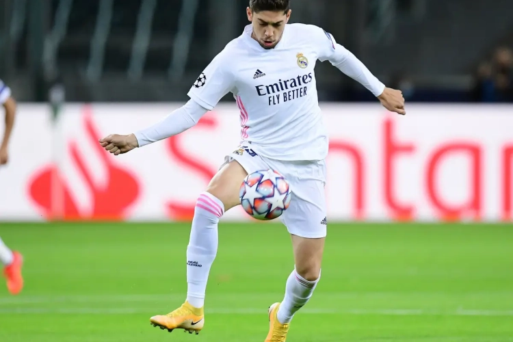 'Wanhopig Liverpool bracht op slotdag van zomermercato nog een bod van honderd miljoen euro (!) uit op deze speler van Real Madrid'