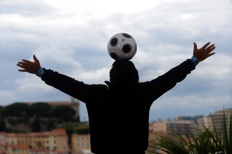 'Match voor de vrede' als eerbetoon aan Maradona: Messi, Buffon, Ronaldinho... tekenen present