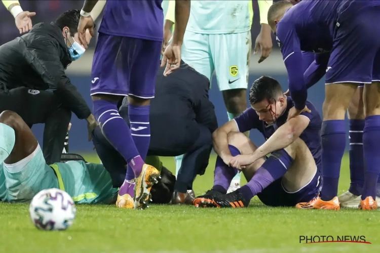 Ook Cuesta zwaar gehavend van het veld na kopduel