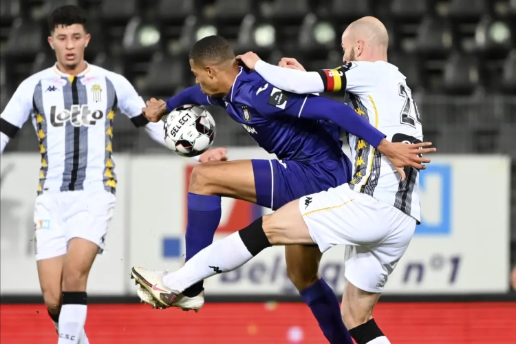 Tegen Charleroi kon Nmecha het verschil niet maken: "Veel druk op zijn schouders"