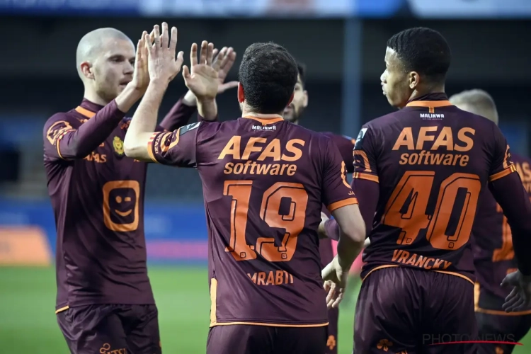 Knuffelverbod beroert de spelers van Jupiler Pro League: "Clubs zullen dit verhalen op spelers" en "Weglopen van iedereen als ik scoor"