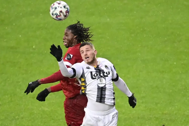 Vercauteren liet zich na de wedstrijd uit over de afwezigheid van Mbokani:"Ik wil eerst bij hem kwaliteit en kwantiteit zien!"