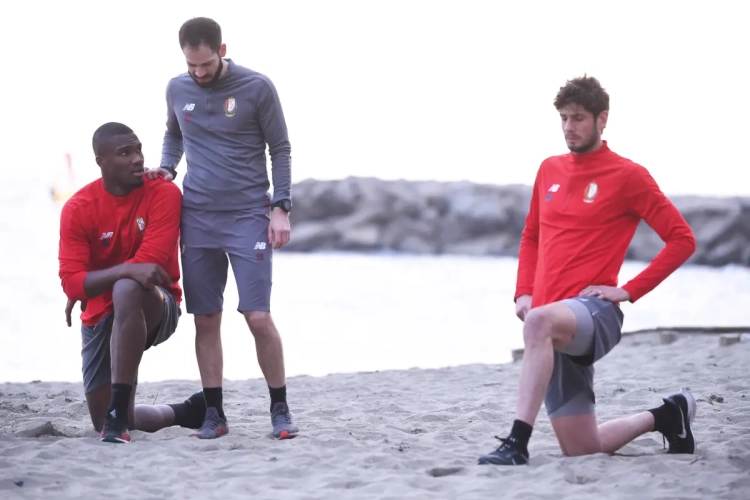 Standard dumpt twee spitsen in B-kern en gaat op zoek naar beter alternatief: "Zijn pas de zestiende(!) aanval van het land"