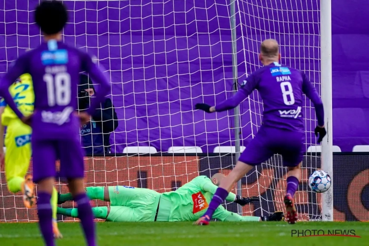 Sinan Bolat belangrijk voor KAA Gent met penaltyredding: "Beetje gokken, maar het kwam goed uit"