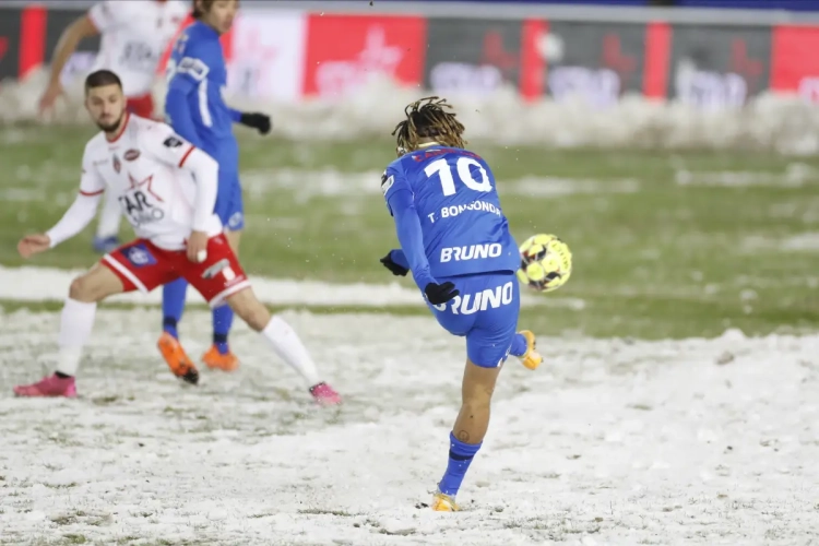 Tienkoppig KRC Genk beleeft frustrerende avond en gaat onderuit op het veld van de rode lantaarn Moeskroen
